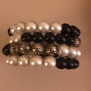 Elegant Bracelet- black and ivory beads